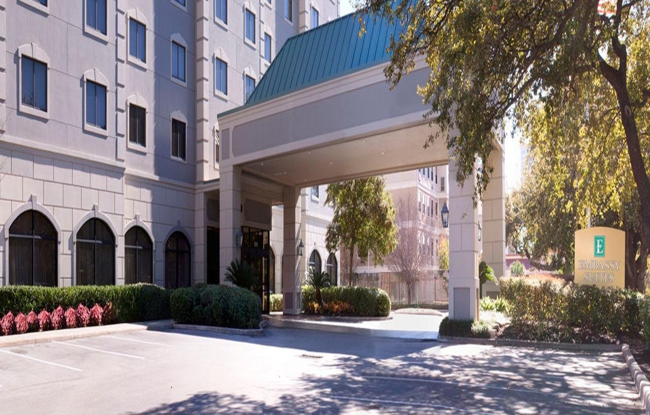Otel Embassy By Hilton Near The Galleria 4*